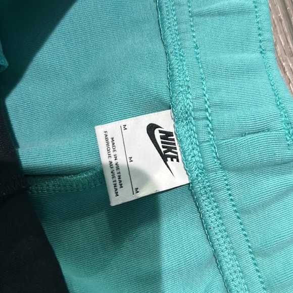 Used Men’s Nike Sweatpants - Picture 3 of 5